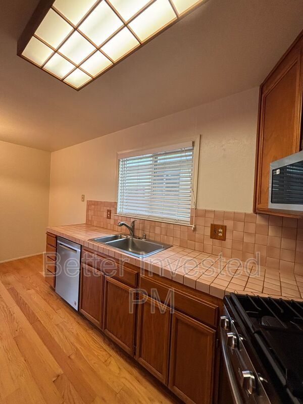 Building Photo - 1912 Cooper Dr