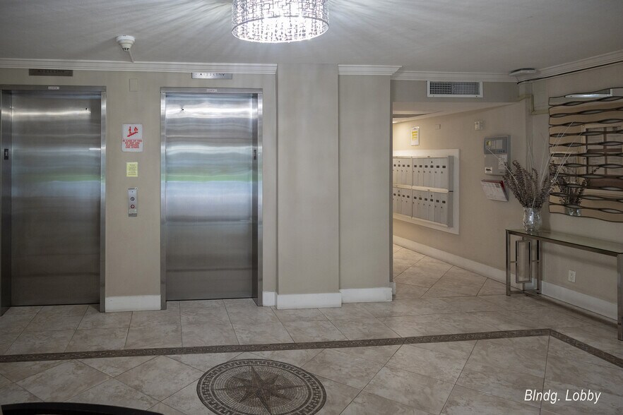 Building Photo - 3001 S Course Dr