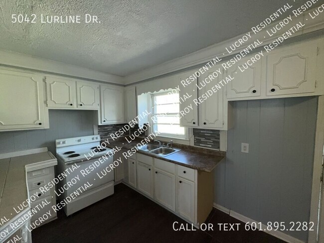 Building Photo - 5042 Lurline Dr