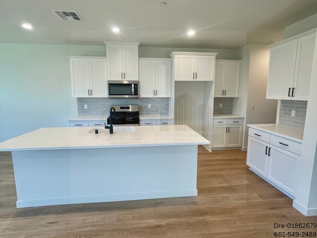 Building Photo - 8607 Avon St