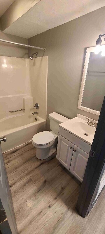 Building Photo - 573 Irving Wick Dr E