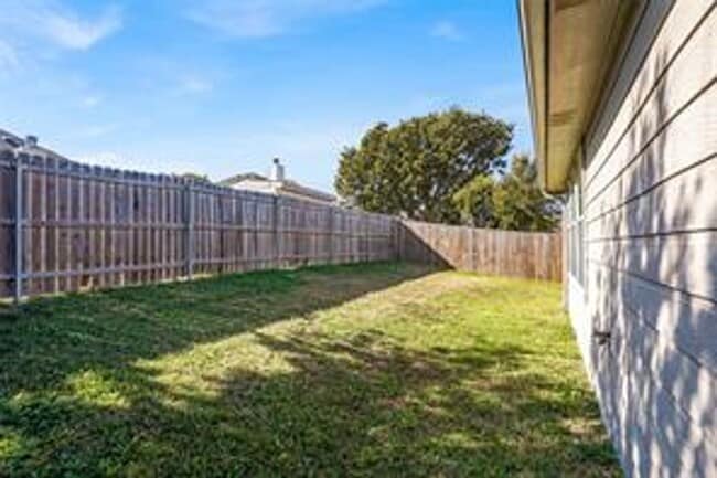 Building Photo - Charming 3-Bedroom Home in Sought-After Aubrey Neighborhood