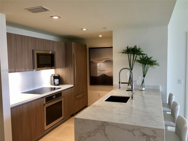 Building Photo - 401 N Birch Rd