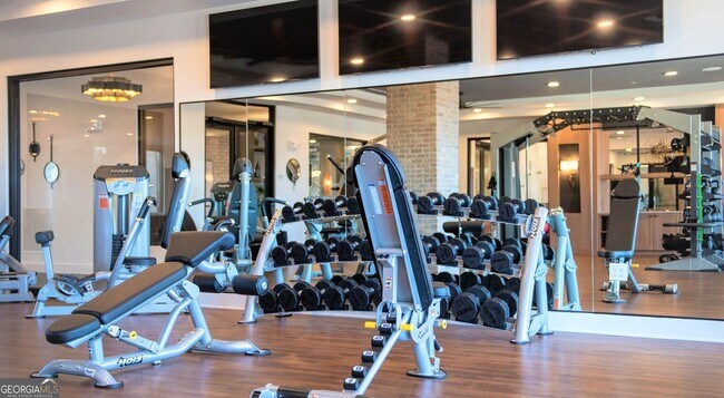 Building Photo - 2250 Oak Rd SW