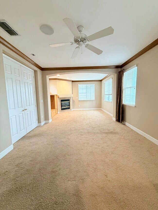 Building Photo - 1680 Whispering Wind Dr