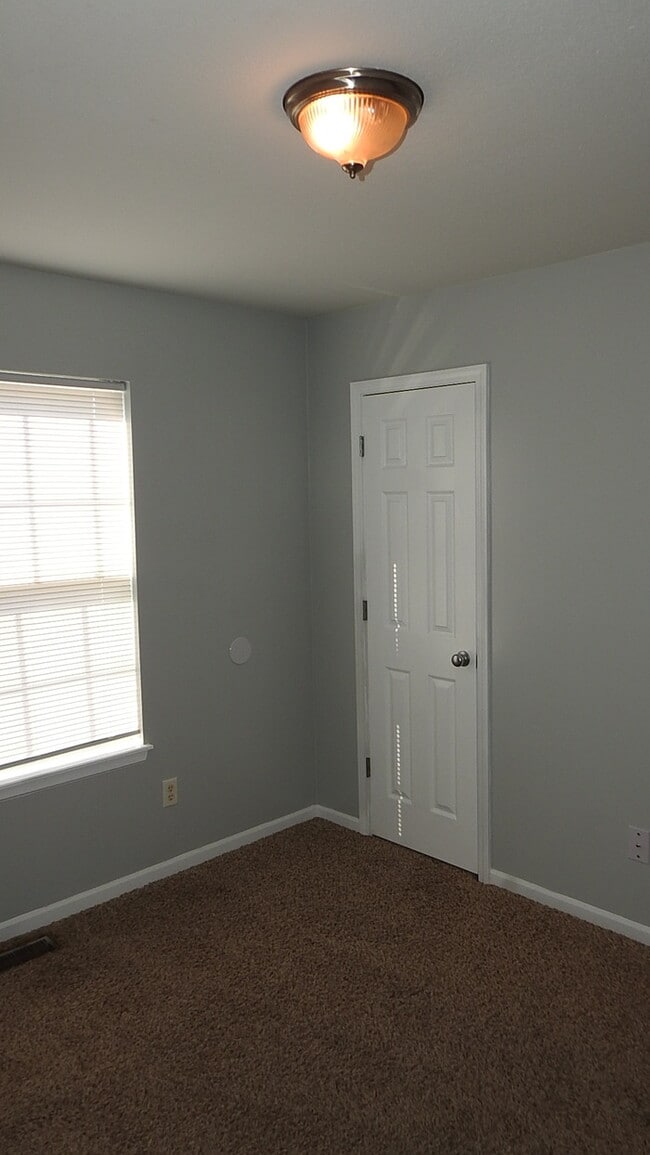 Building Photo - 3bed 2 full bath in Fort Osage Area