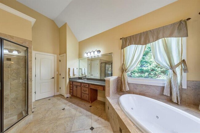 Building Photo - 5024 Glen Forrest Dr