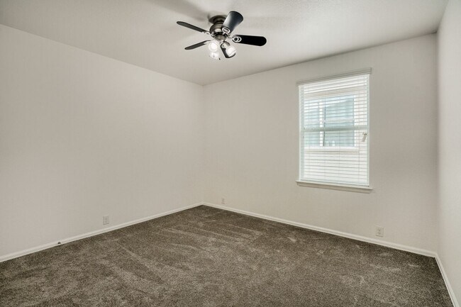Building Photo - Beautiful 4 Bedroom Home