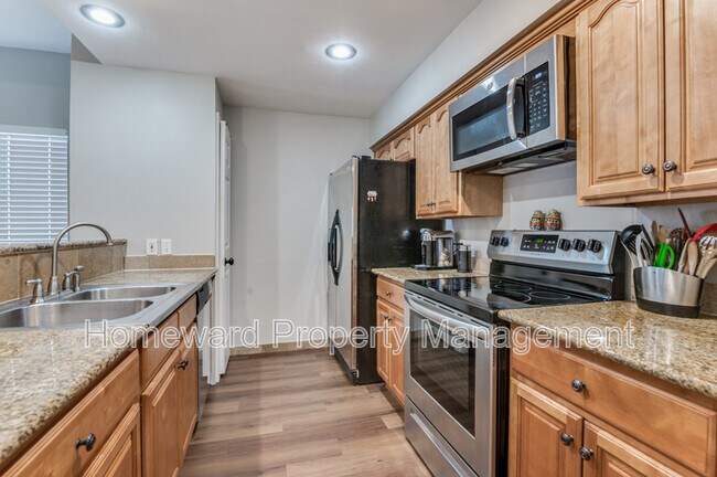 Building Photo - 552 Josephine St