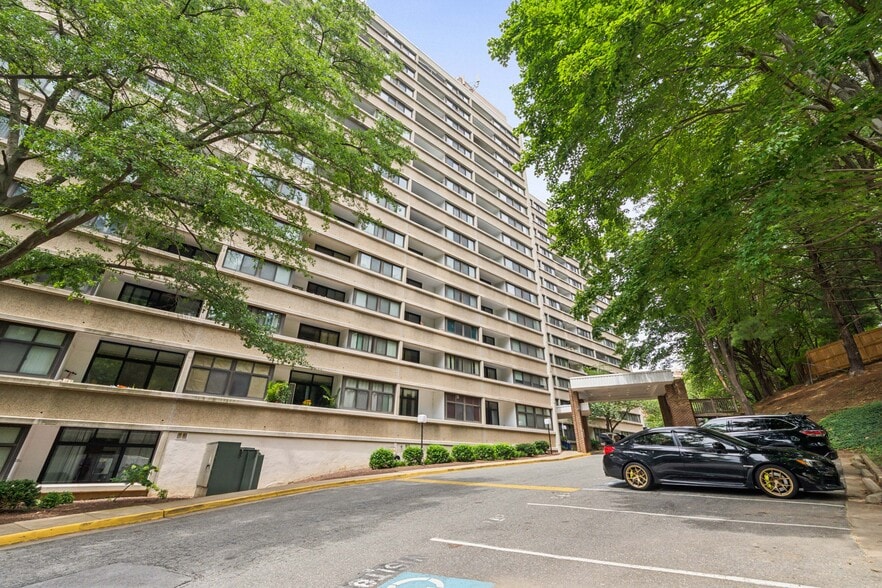 Building Photo - 5911 Edsall Rd