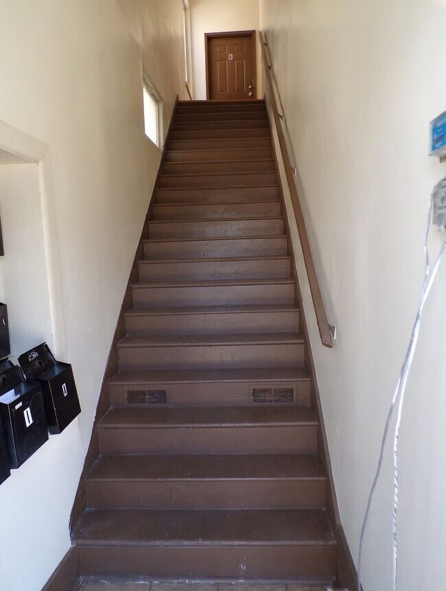 Building Photo - 316 Main St