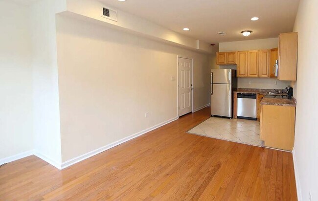 Building Photo - Beautiful 2-Bedroom Home Near Temple University! Available NOW!