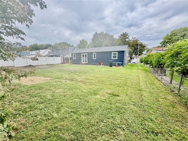 Building Photo - 13 Briggs Ave