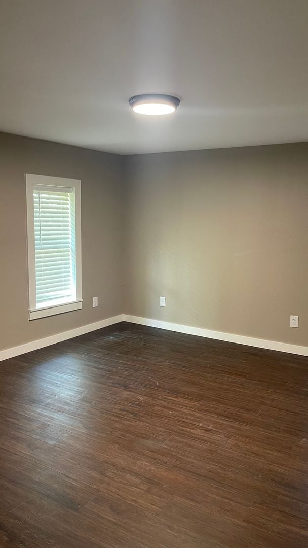 Building Photo - 3 Bed, 1 Bath House