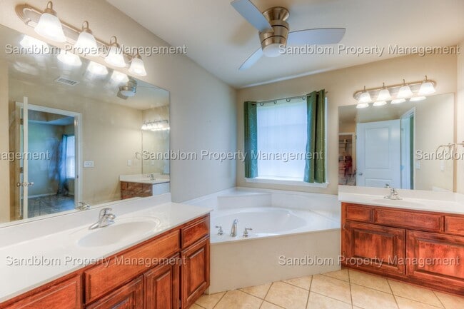 Building Photo - FOR LEASE | Jenks | $2500 Rent | 5 Bed, 3 ...