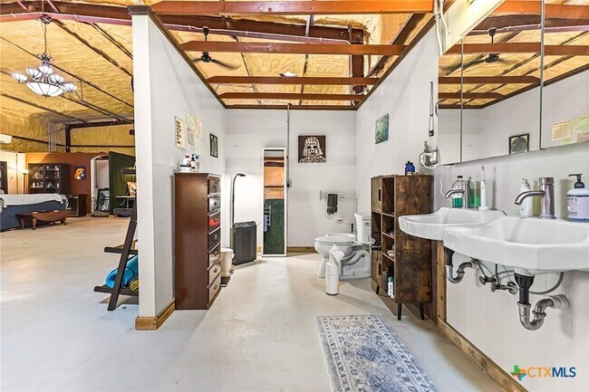 Building Photo - 218 Alexandra Ln