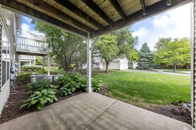 Building Photo - 2211 Waterleaf Ct