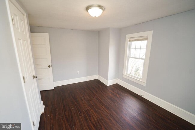 Building Photo - 605 Oak Hill Ave