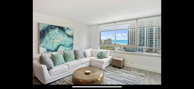 Building Photo - 400 S Pointe Dr