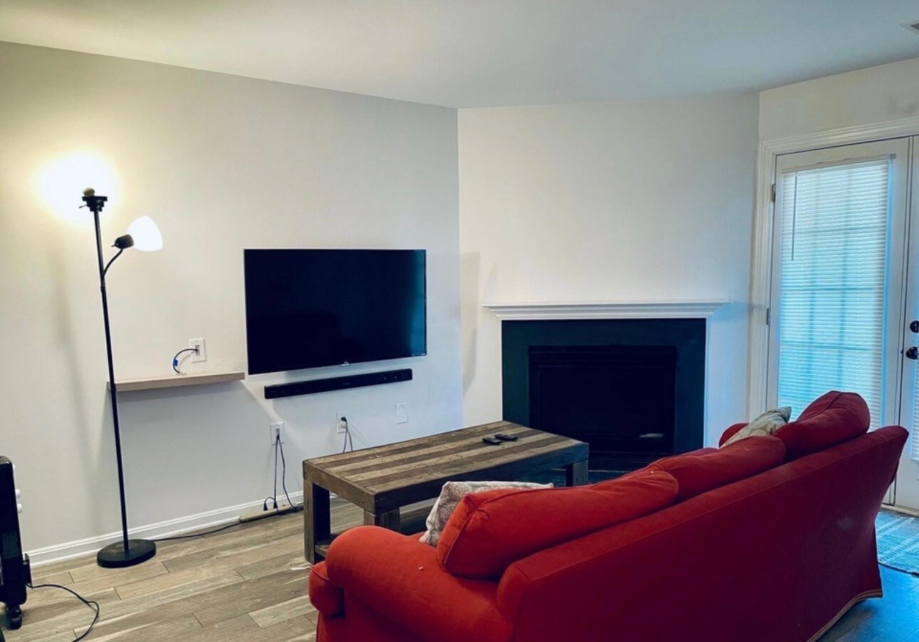 Building Photo - 7829 Gum Springs Village Dr