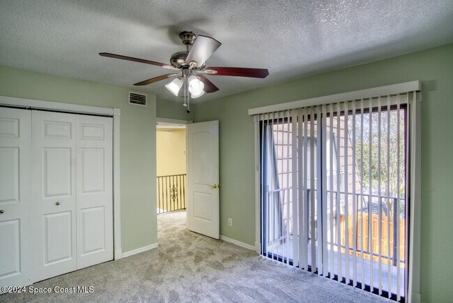 Building Photo - 2014 Vista Oaks Cir NE