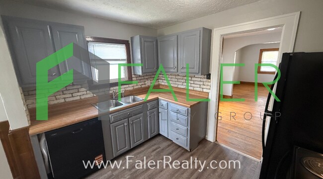 Building Photo - Charming 2-Bedroom Home