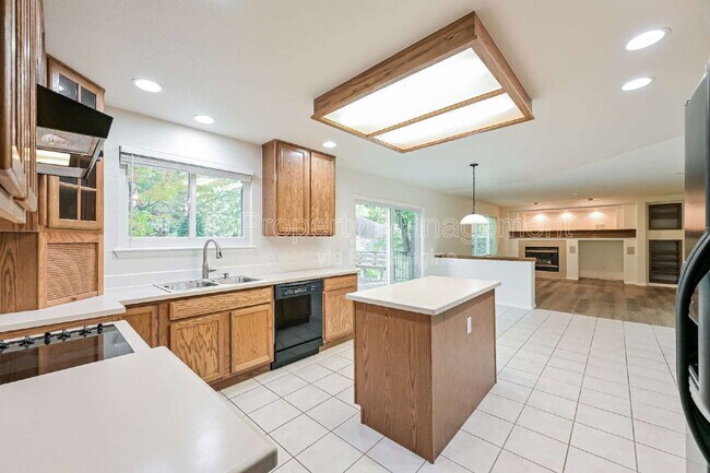 Building Photo - 10376 Dunsford Dr