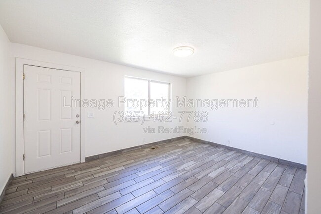 Building Photo - 1223 Emery St W