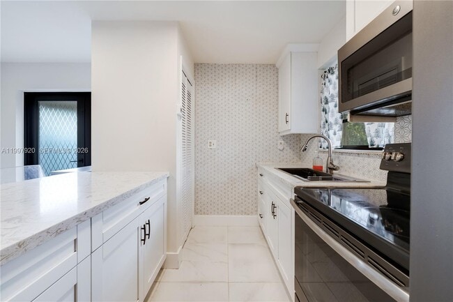 Building Photo - 2801 SW 106th Ave