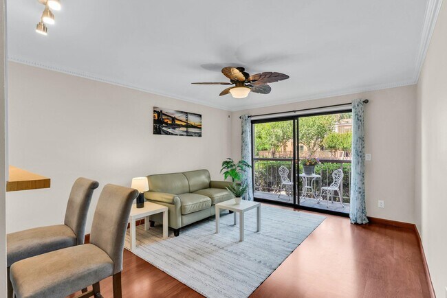 Building Photo - 470 N Civic Dr