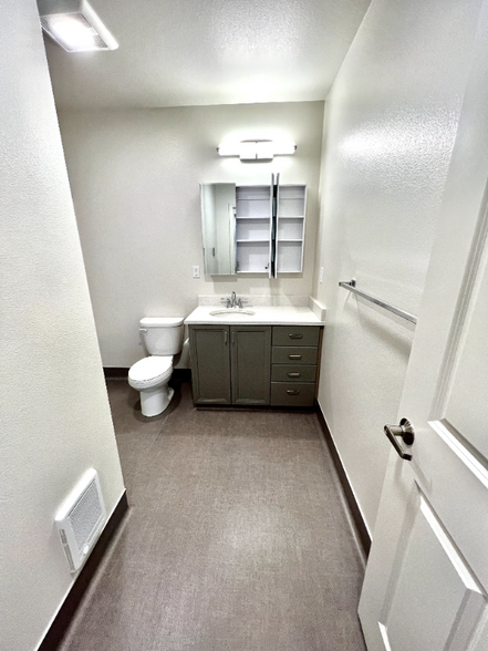 Building Photo - 2330 Yakima Ct