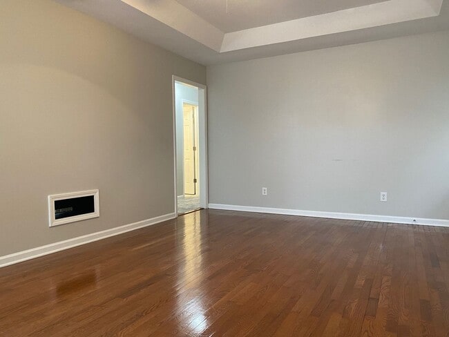 Building Photo - Beautifully Updated 3 Bed/2 Bath Home with...