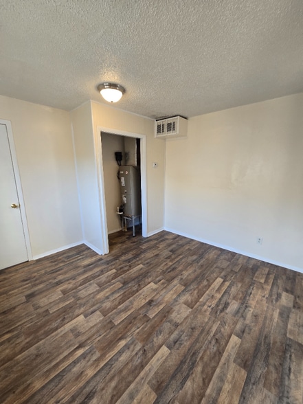 Building Photo - 1032 S Nova Rd