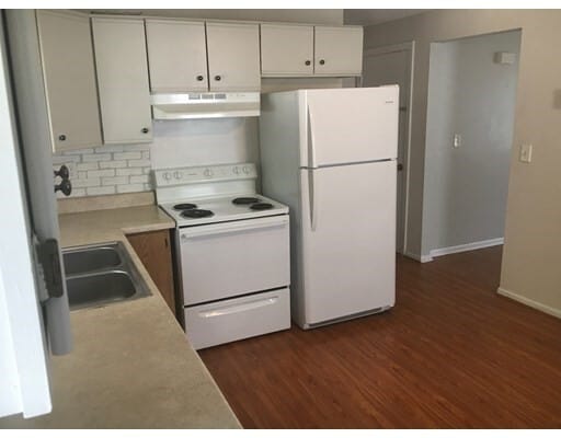 Building Photo - 32 Aster St