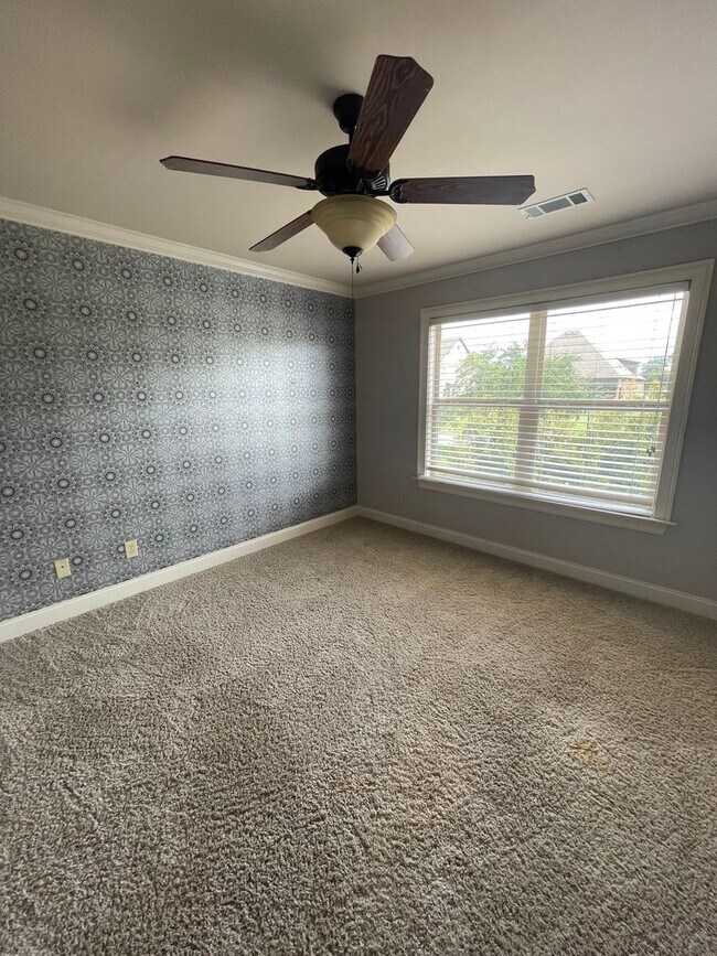 Building Photo - Beautiful 5 Bedroom 3 Bath In Taylor Lakes...