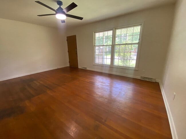 Building Photo - Charming 3-Bed Rental Home with Wood Floor...