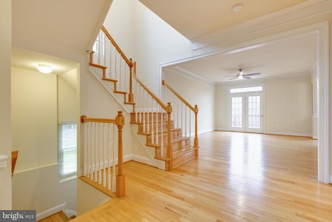 Building Photo - 8627 Trail View Dr