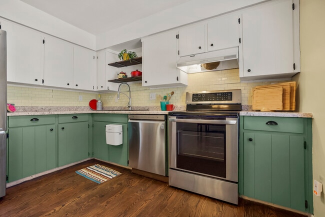 Building Photo - Iris KC Pad