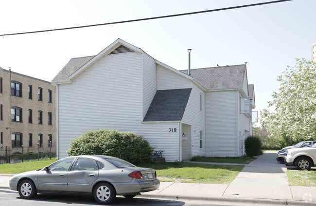 Building Photo - 715-731 E 14th St