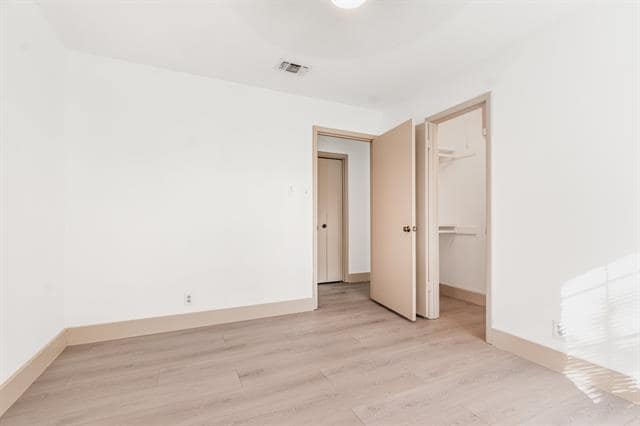 Building Photo - 210 Oak Forest Trail