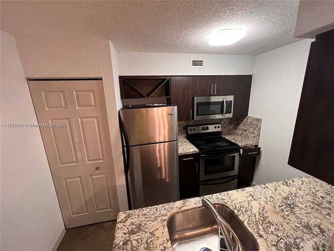 Building Photo - 2890 N Oakland Forest Dr