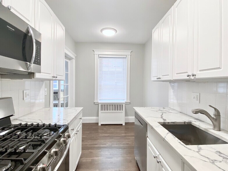 Building Photo - 856 Massachusetts Ave