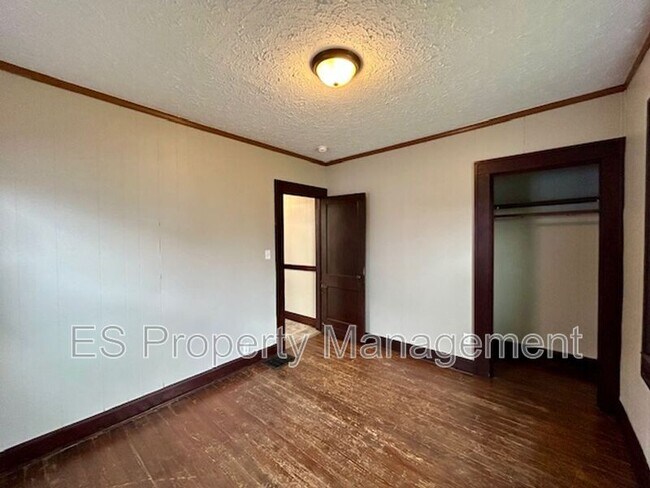 Building Photo - 1840 W Maryland St