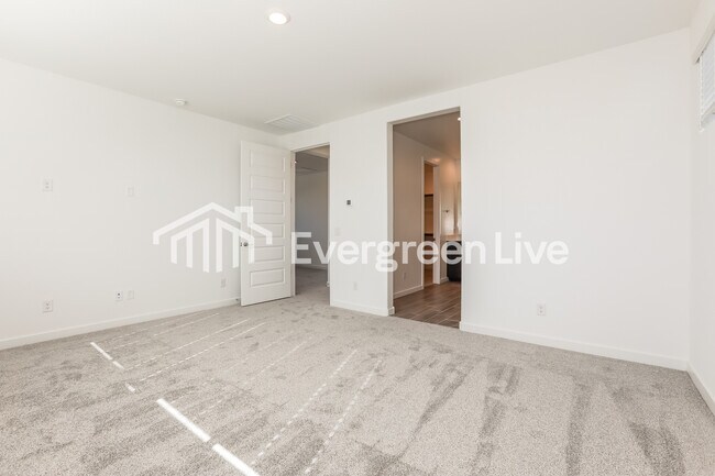 Building Photo - 10131 E Ulysses Ave