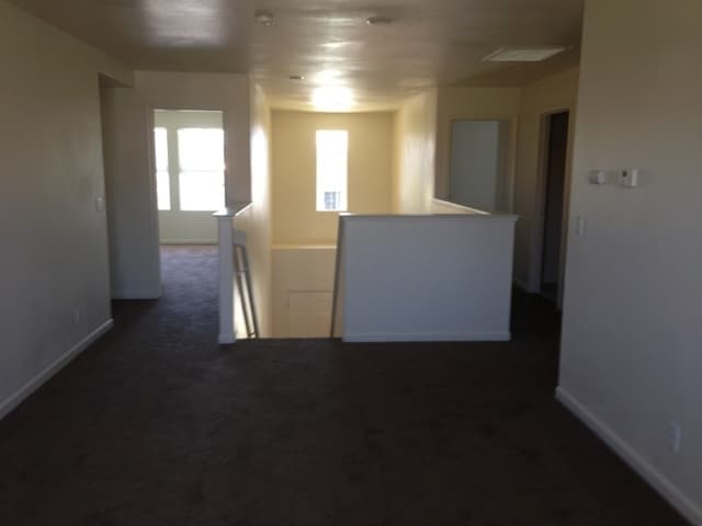 Building Photo - Los Banos, Large 2 story 5 bedroom 3 full ...