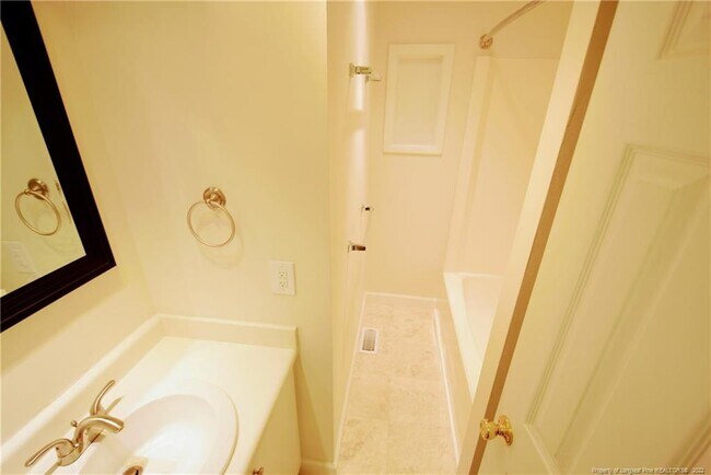 Building Photo - 2102 Forest Hills Dr