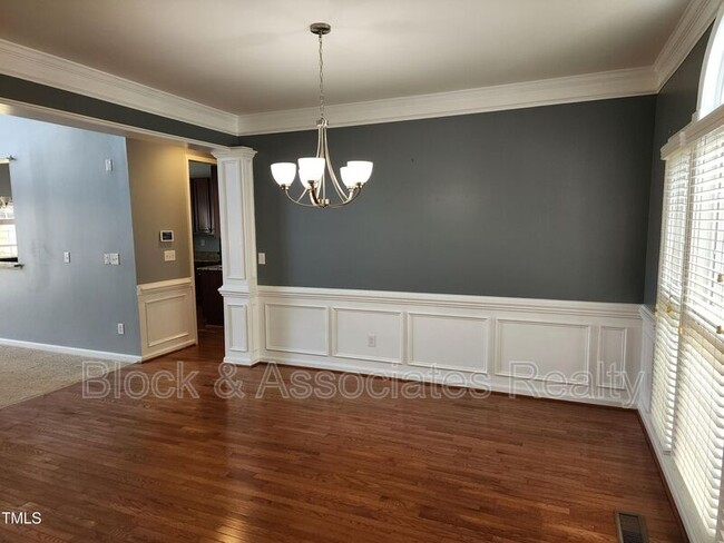 Building Photo - 608 Oxboro Cir