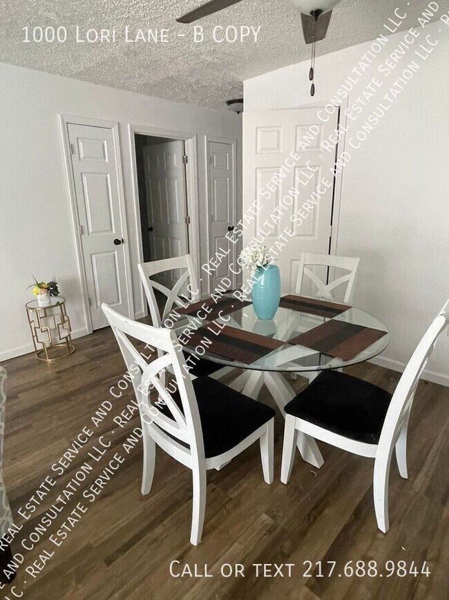 Building Photo - 1000 Lori Ln