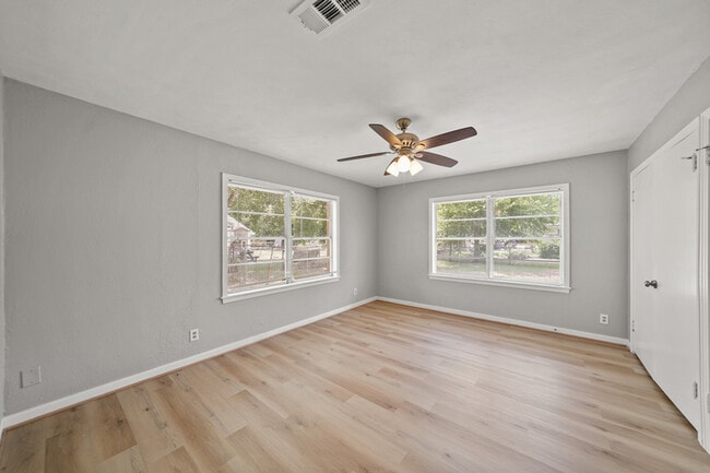 Building Photo - 721 20th Ave N