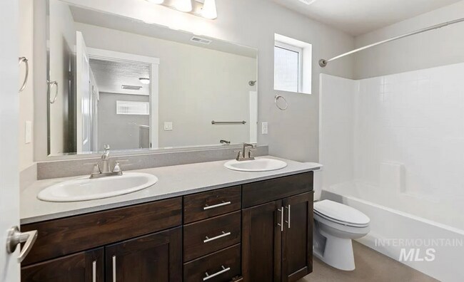 Building Photo - Stunning 4-Bedroom Home with Privacy & Low-Maintenance Living in Verado